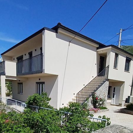 סנג' Apartmani Nada מראה חיצוני תמונה